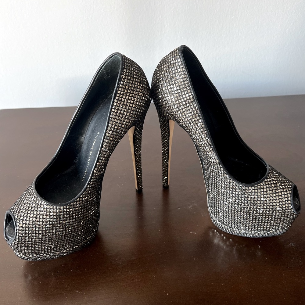 Brand new Giuseppe Zanotti Crystal-Embellished Peep-Toe Pumps
